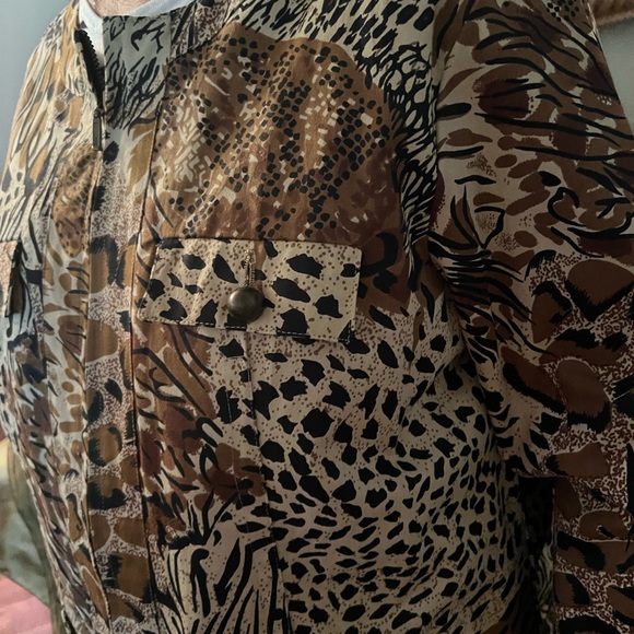 Westbound Woman Brown/Black Animal Print Front Zip Jacket. - Picture 4 of 6